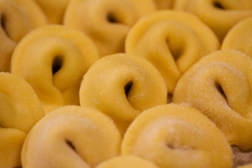 mehrere tortellini in strandhafer auf sylt